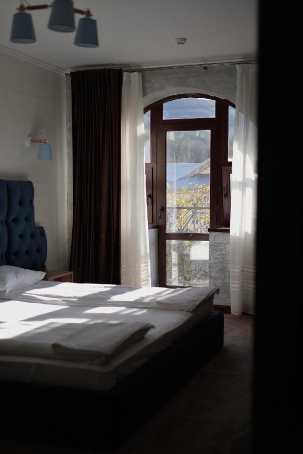 River Stone Hotel Sheshory Exterior photo